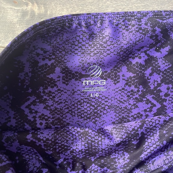 MPG Leggings and matching sports bra, purple lizard print - Picture 4 of 4